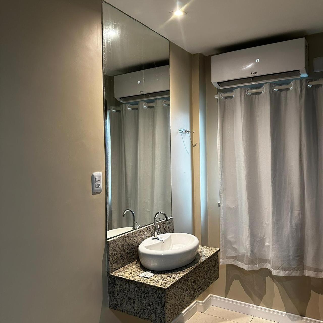 Onix Hotel Aeroporto Лауро де Фрейтас Екстериор снимка